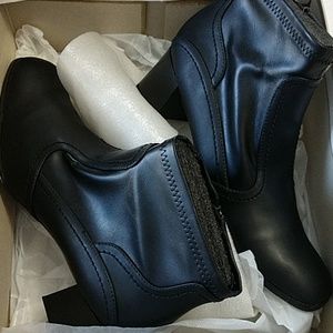 NEW Women's Boots Ankle Booties 2.5" Block Heel Black Side zip Croft Barrow 9M